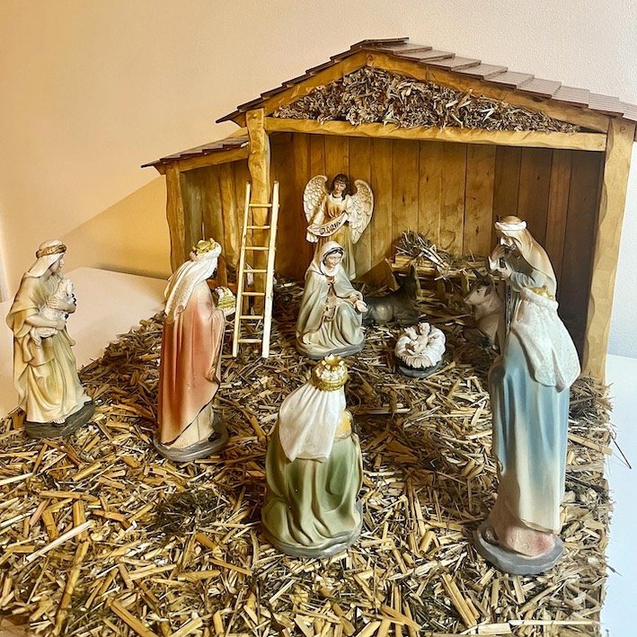 Oliver Art - Tour Avec Fontaine En Liège & Résine Pour Crèche De Noël, Modèle Aléatoire Parmi 4, Peint Main - 13x15,5x9 Cm